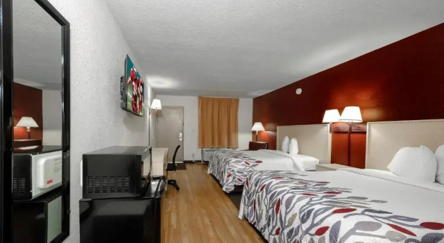 Четырёхместный номер Deluxe Red Roof Inn Ft Myers
