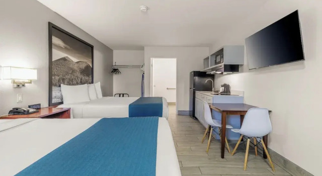Четырёхместный люкс Studio 6 Flagstaff AZ