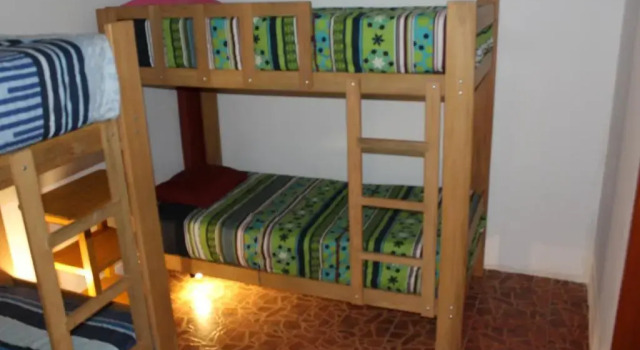 Кровать в общем номере Kame House hostel