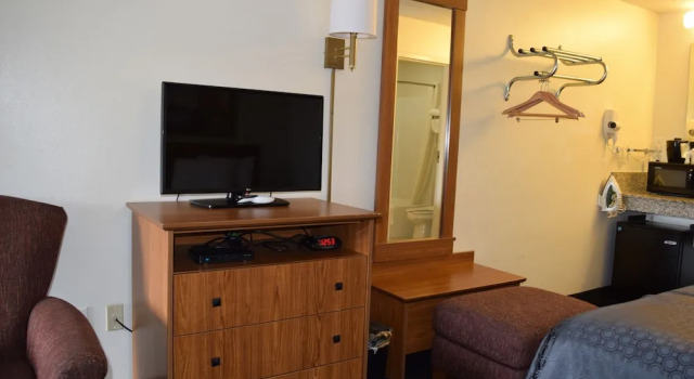 Четырёхместный номер Standard Value Inn - Livonia