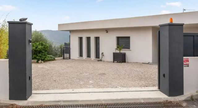 Splendid villa with pool and seaview 20 min away from Nice center - Welkeys