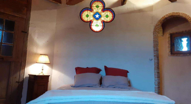 La Tour Mandot, Boek Hotel Montluel 