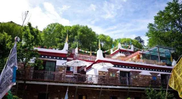 FlowerFields Bar&Cafe&Guesthouse, Prenota Hotel Hotel a Danba con parcheggio, Parcheggio