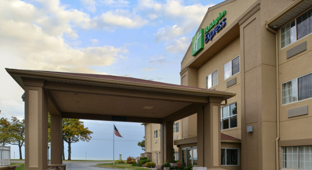 Holiday Inn Express Hotel & Suites-Saint Joseph, an IHG Hotel, Buchen Sie Hotel St. Joseph Michigan