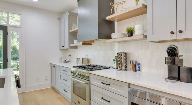 Luxe Townhome in South End Charlotte Near Uptown!, Забронировать Апартаменты/квартира Шарлотте Северная Каролина