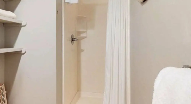 West Beach Bungalow by Meyer Vacation Rentals, Prenota Hotel Hotel a Alabama con parcheggio, Parcheggio