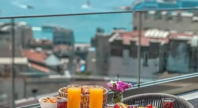 Двухместный люкс с видом на море Meroddi Barnathan Hotel
