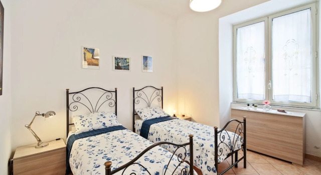 Апартаменты с 2 комнатами с балконом Central Balcony Apartment