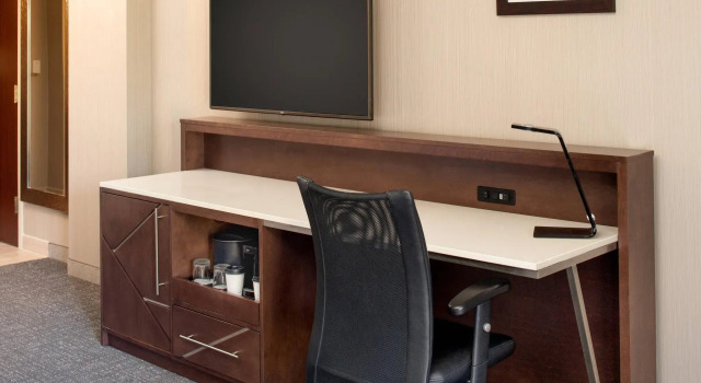 Четырёхместный номер Deluxe Courtyard by Marriott Seattle Sea-Tac Area