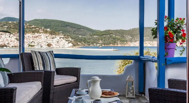 Апартаменты Karavos Sea View Apartments