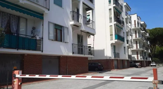 Bilocale situato a 200metri dal mare con terrazza, Забронировать Отель Отели Ривьера-делле-Пальме с парковкой, Парковка