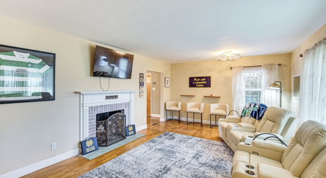 Wake Up the Echoes! Notre Dame Game Day Base, Prenota Casa vacanze Hotel a Indiana con parcheggio, Parcheggio