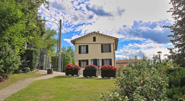 Апартаменты Flat in Piticchio With Scenic Views & Pool