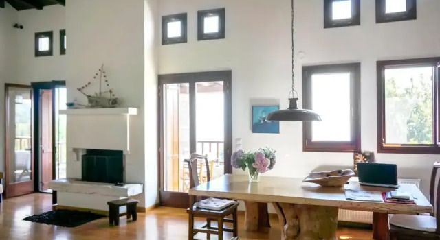Villa With 5 Bedrooms in , With Wonderful sea View, Private Pool, Encl, Rezerwuj Willa Hotele w Pelion z parkingiem, Parking