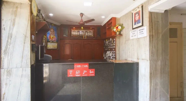 OYO 61379 Golden Cafe Boarding & Lodging