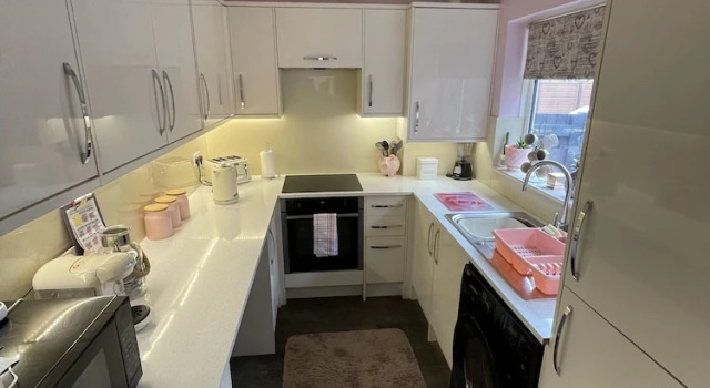 Коттедж Beautiful 2-bed Bungalow in Canvey Island