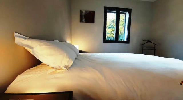 Maison nature 4 personnes, Rezerwuj Hotel Hotele w Rognes z parkingiem, Parking