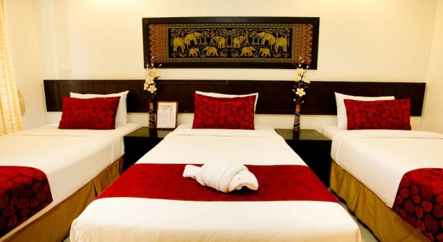 Трёхместный номер Deluxe с балконом Sinsuvarn Airport Suite Hotel