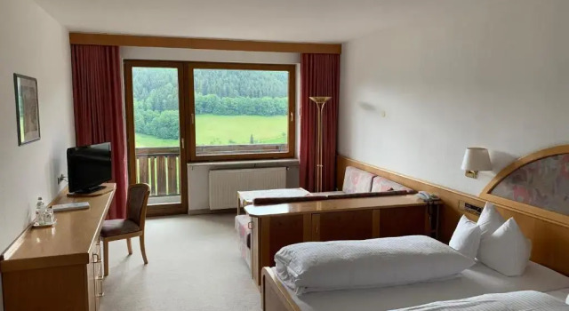 Трёхместный семейный полулюкс Hotel Schauinsland