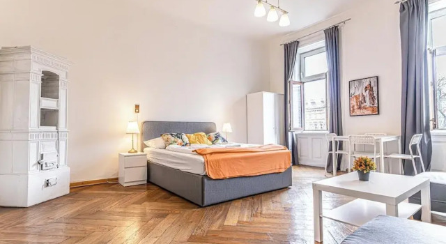 Апартаменты Pretty Apartment Near AKH Center Access
