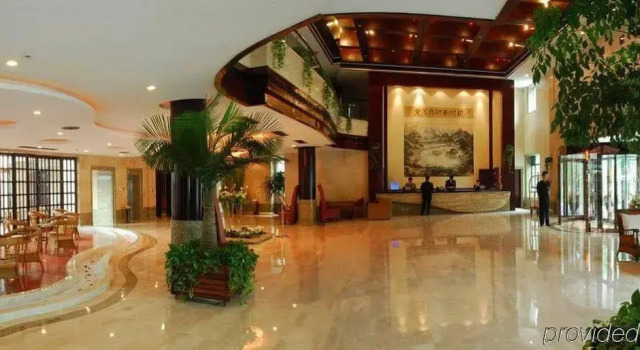 West Lake Hillview International