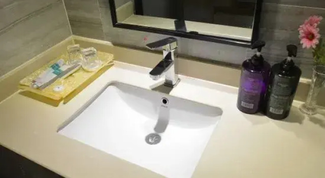 YI Cheng Le Xuan Hotel, Rezervovat Hotel Luohe Henan