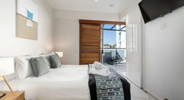Номер Standard c 1 комнатой с видом на бассейн Rolling Surf Resort