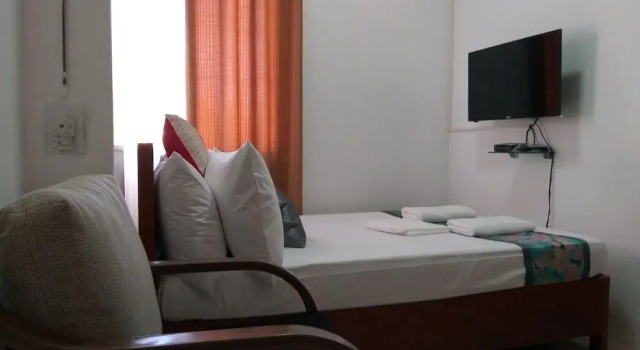 Lighthouse Apartment and Guest Inn