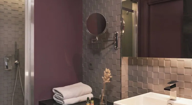 Полулюкс Legend Hôtel Paris