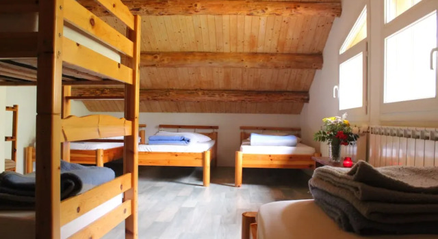 Кровать в общем номере Relais des Merveilles