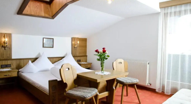 Номер Comfort Berghotel Rasis