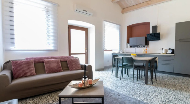 Welcomely - Xenia Boutique House With Garden