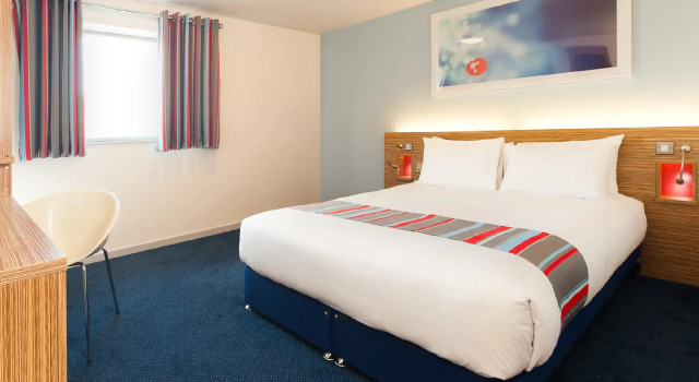 Travelodge Llanelli Central, Забронировать Отель Лланелли Полуостров Гоуэр, рядом с The Ffwrnes Theatre