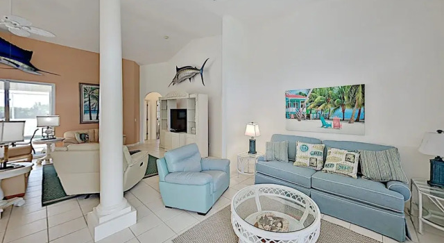 Waterfront W/ Screened Lanai, Pool & Kayaks 4 Bedroom Home, Book Feriehus Cape Coral Southwest Florida