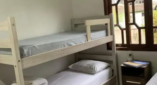 Quarto Aconchego 345 ao lado Alles Park, Забронировать Отель Помероди Санта-Катарина