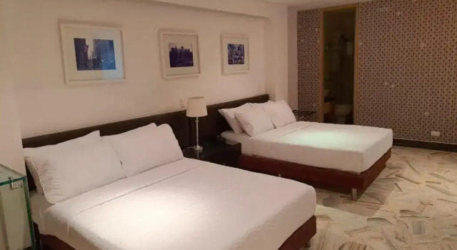 Deluxe triple chambre Aw Hotel Luxor Versalles