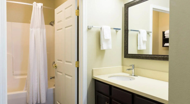 Двухместный люкс c 1 комнатой Staybridge Suites Fargo by IHG