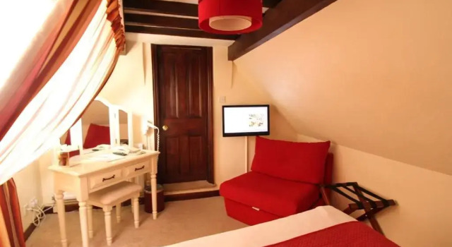 Четырёхместный номер Standard Pilgrims Hotel