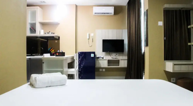 Simply Studio Room Brooklyn Apartment, Book Apartment Hotels in South Tangerang with a Pool, Swimming Pool