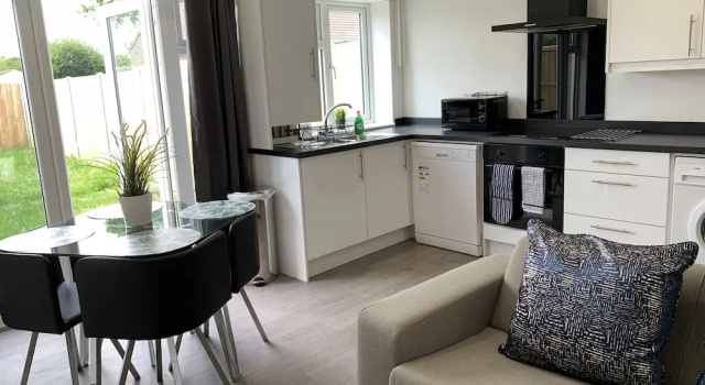 Апартаменты Deluxe HEATHROW AIRPORT apartments-FREE parking-Free underground to and from Heathrow-30 min central London