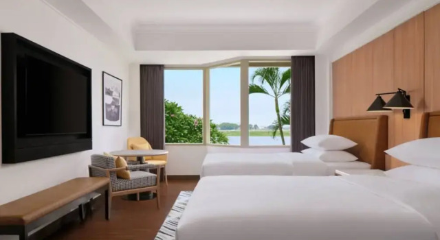 Четырёхместный номер Deluxe с видом на озеро Sheraton Jakarta Soekarno Hatta Airport