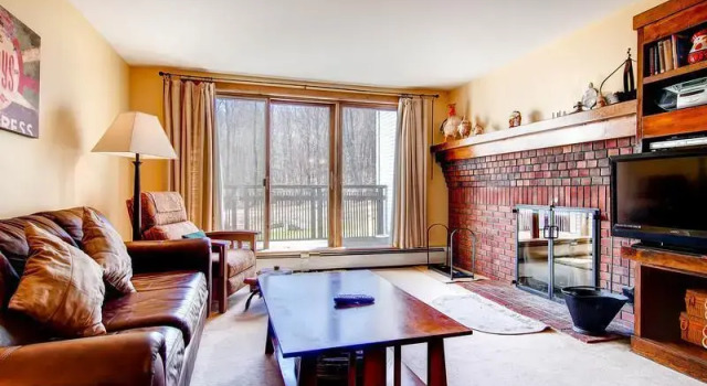 Sunrise Mountain Village - W Glade Unit J-1 at Killington, Varaa Villa Hotellit New England uima-altaalla, Uima-allas