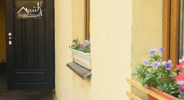 Like guest house, Забронировать Отель Отели Санкт-Петербурга с парковкой, рядом с Станция метро «Сенная Площадь», Парковка