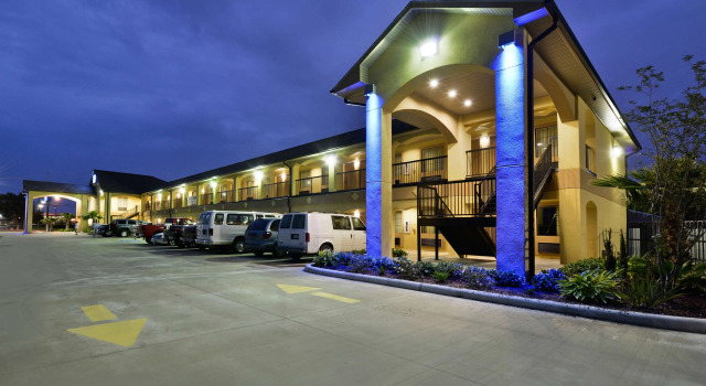 Americas Best Value Inn & Suites Lake Charles at I-210 Exit 11, Забронировать Отель Лейк-Чарльз Луизиана