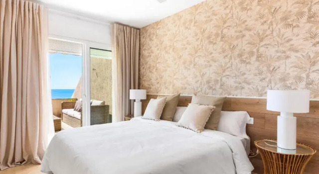 Апартаменты Beach apartment with terrace and private parking