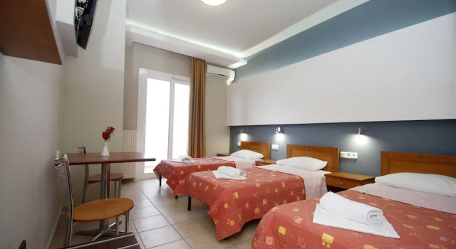 Трёхместный номер Standard с балконом Hotel Rodon