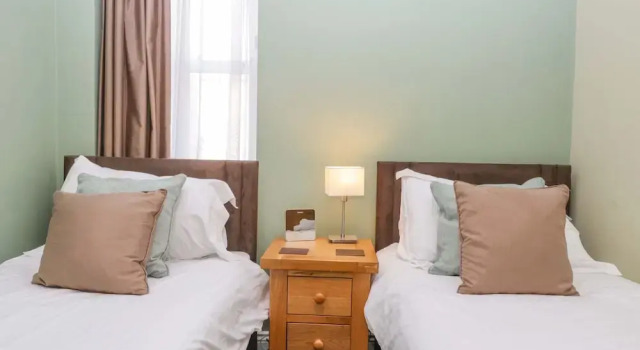 Carlton House Apartment 1, Забронировать Апартаменты/квартира Отели Кесвик с парковкой, рядом с The Puzzling Place, Парковка