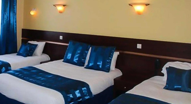 Трёхместный номер Standard Hôtel Cathédrale, Lisieux