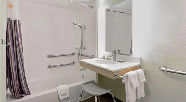 Номер Standard La Quinta by Wyndham San Francisco Airport North