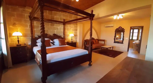 Люкс с балконом S.Nikolis Historic Boutique Hotel